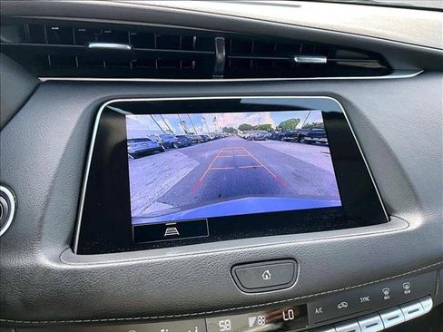 Used 2023 Cadillac XT4 Luxury w/ Cold Weather Package FWD image 22