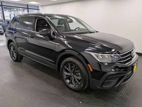 Used 2022 Volkswagen Tiguan SE w/ Panoramic Sunroof Package AWD/4WD image 3