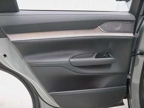 Certified 2025 Volvo EX90 Ultra image 23