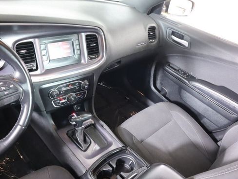 Used 2017 Dodge Charger SE w/ Blacktop Package RWD image 26