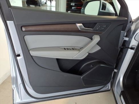 Used 2023 Audi Q5 2.0T Premium w/ Convenience Package image 10