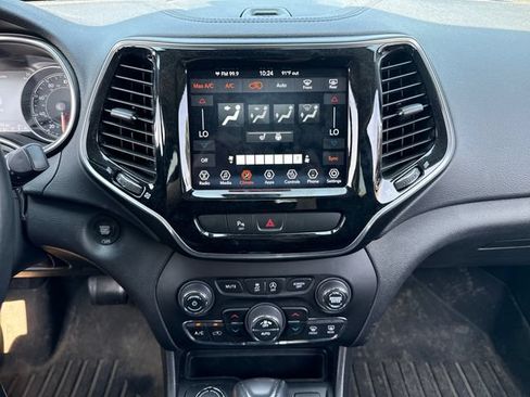 Used 2019 Jeep Cherokee Limited AWD/4WD image 23