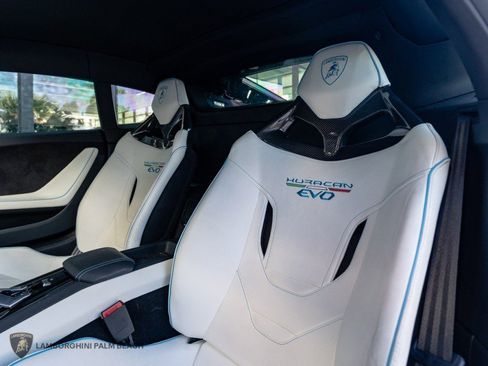 Used 2023 Lamborghini Huracan EVO image 19