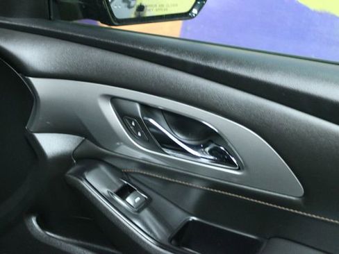 Used 2018 Chevrolet Traverse LT image 11