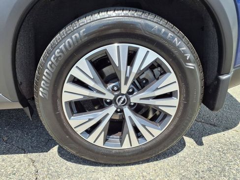 Used 2023 Nissan Rogue SV AWD/4WD image 14