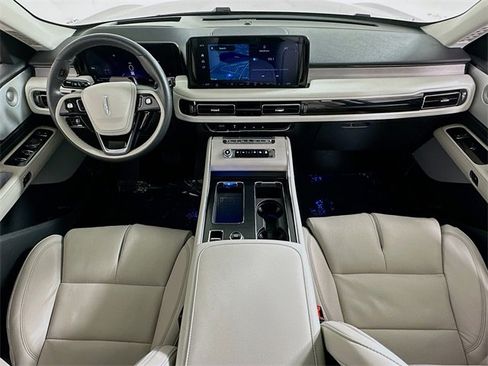 Used 2025 Lincoln Aviator Reserve w/ Luxury Package image 14