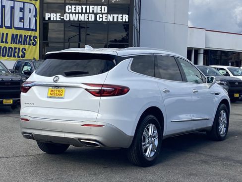 Used 2020 Buick Enclave Essence image 3