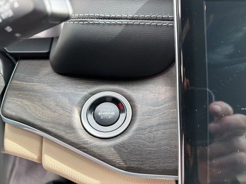 New 2025 Jeep Grand Cherokee Limited w/ Trailer Tow Package image 17