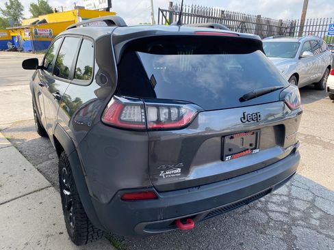 Used 2019 Jeep Cherokee Trailhawk w/ Cold Weather Group AWD/4WD image 2