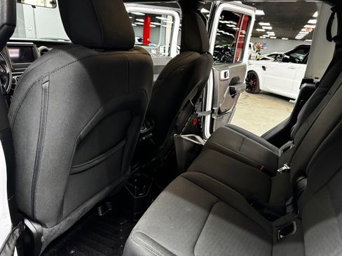 Used 2022 Jeep Gladiator Willys image 38
