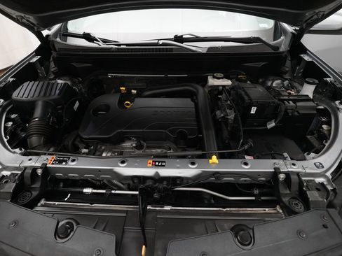 Used 2024 Chevrolet Equinox LT image 3