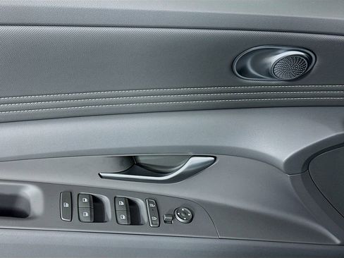 New 2025 Hyundai Elantra Sport image 18