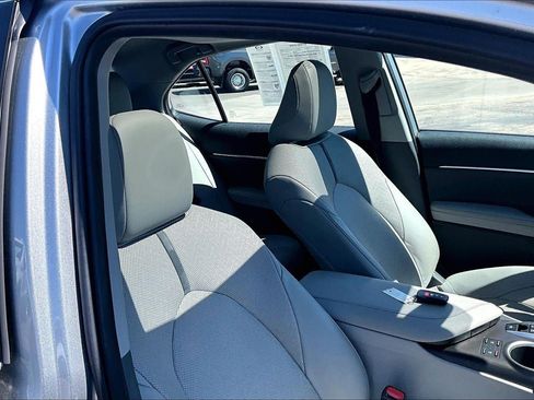 Used 2021 Toyota Camry XLE w/ Navigation Upgrade Package FWD image 6