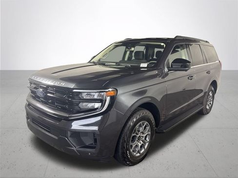 Used 2025 Ford Expedition Active AWD/4WD image 2