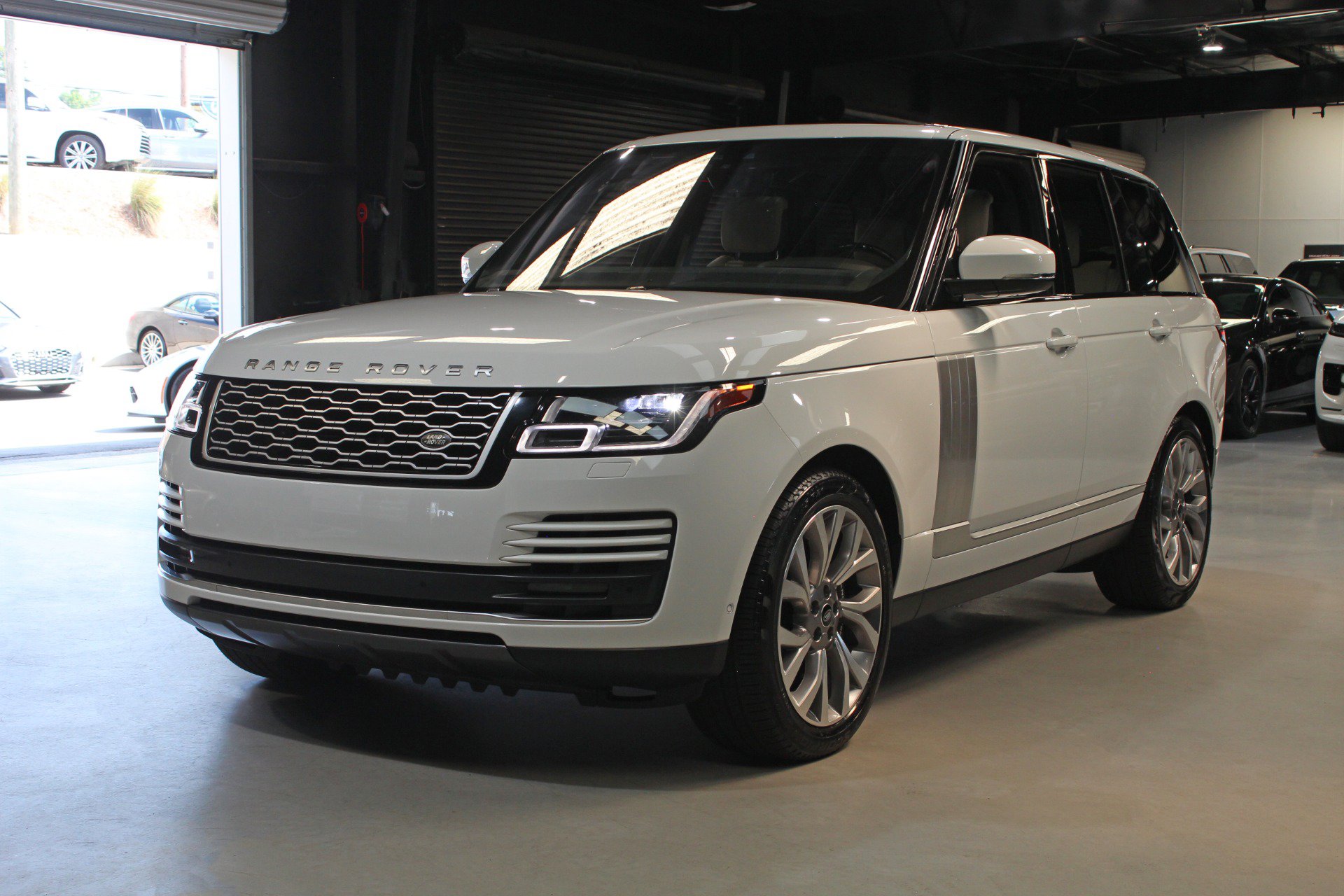 Used 2022 Land Rover Range Rover P525 Westminster Edition AWD/4WD image 4