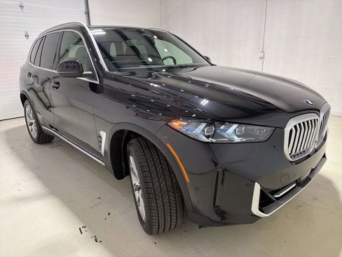 Used 2026 BMW X5 xDrive40i w/ Parking Assistance Package AWD/4WD image 3