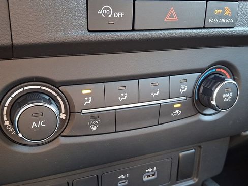 Used 2023 Nissan Frontier SV AWD/4WD image 18
