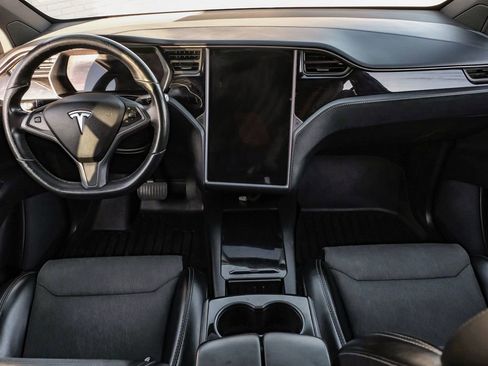 Used 2018 Tesla Model X 75D image 11