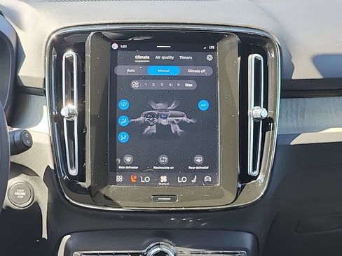 Certified 2024 Volvo XC40 B5 Ultimate w/ Protection Package Premier AWD/4WD image 25