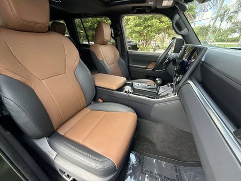 Certified 2025 Lexus GX 550 w/ Cold Area Package AWD/4WD image 27