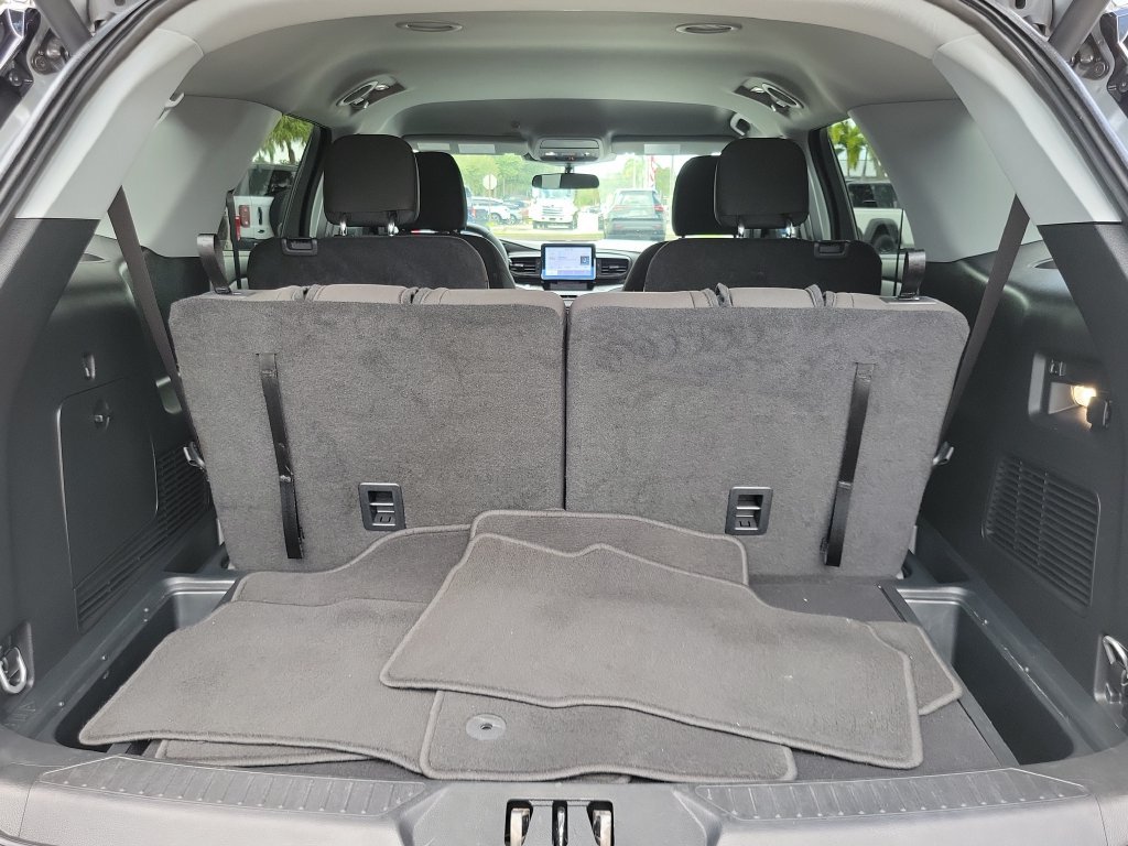Used 2024 Ford Explorer XLT RWD image 7