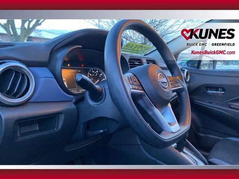 Used 2023 Nissan Versa SV image 14