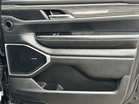 Used 2022 Jeep Wagoneer Series III w/ Rear Seat Video Group 1 image 15