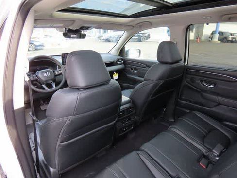 New 2026 Honda Pilot Touring image 17
