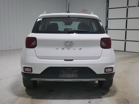 Used 2024 Hyundai Venue SEL image 6