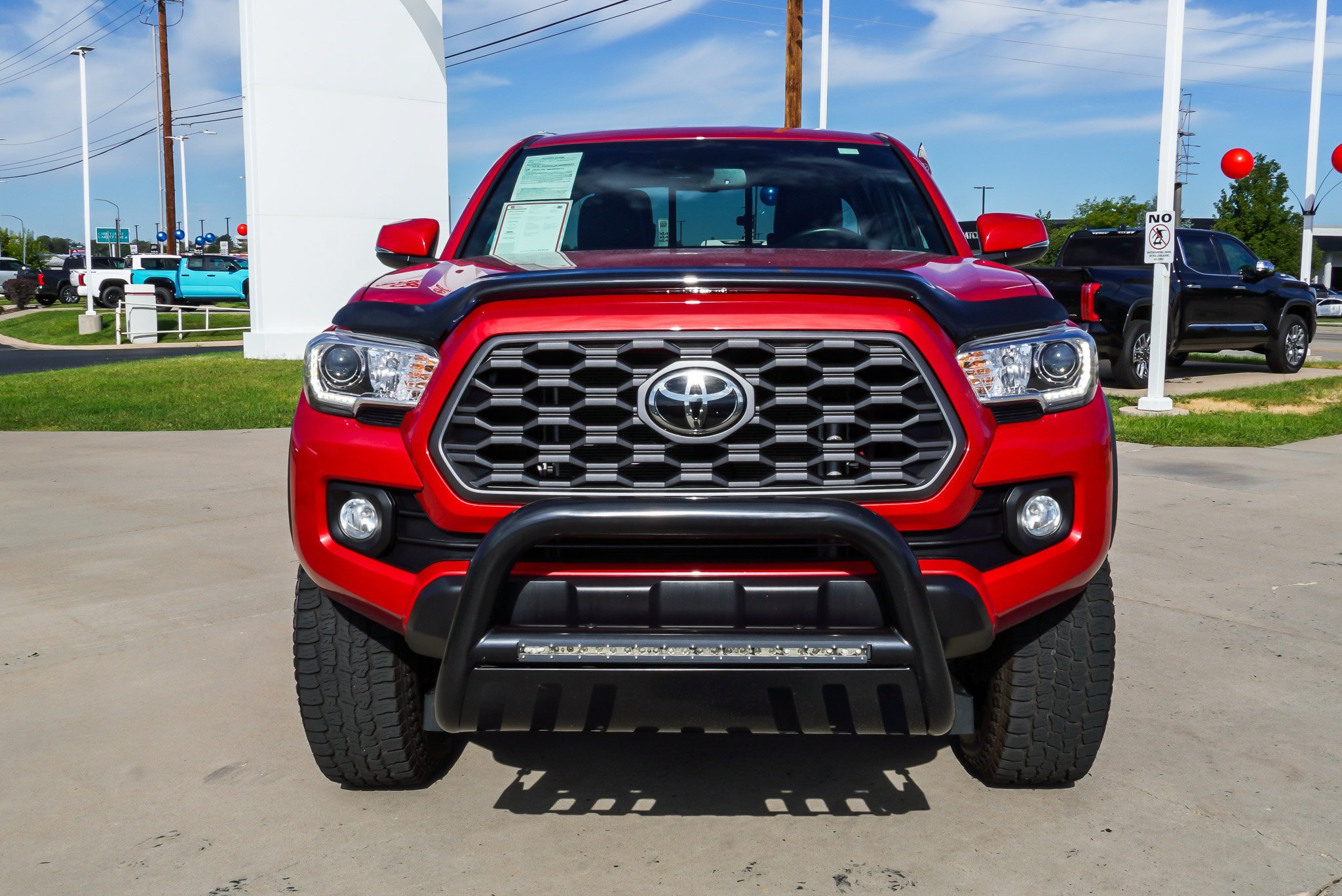 Certified 2022 Toyota Tacoma TRD Off-Road AWD/4WD image 3