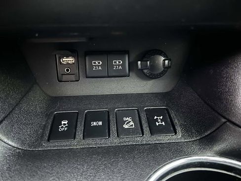 Used 2018 Toyota Highlander SE image 22