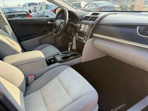 Used 2012 Toyota Camry LE FWD image 5
