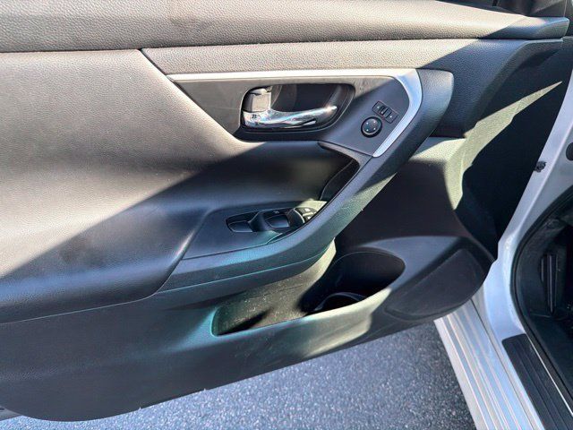 Used 2017 Nissan Altima 2.5 S w/ Power Driver Seat Package FWD image 14