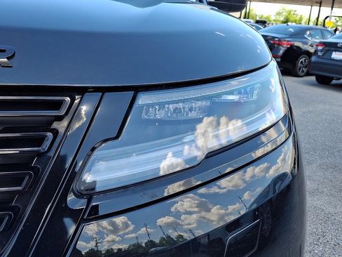 Used 2025 Land Rover Range Rover Velar Dynamic SE AWD/4WD image 9