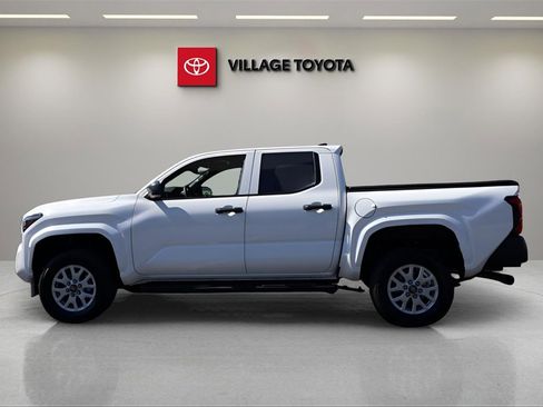 Used 2024 Toyota Tacoma SR image 2