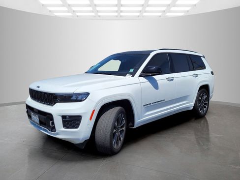 Used 2022 Jeep Grand Cherokee L Overland w/ Luxury Tech Group IV AWD/4WD image 8