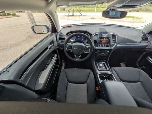 Used 2023 Chrysler 300 Touring RWD image 17