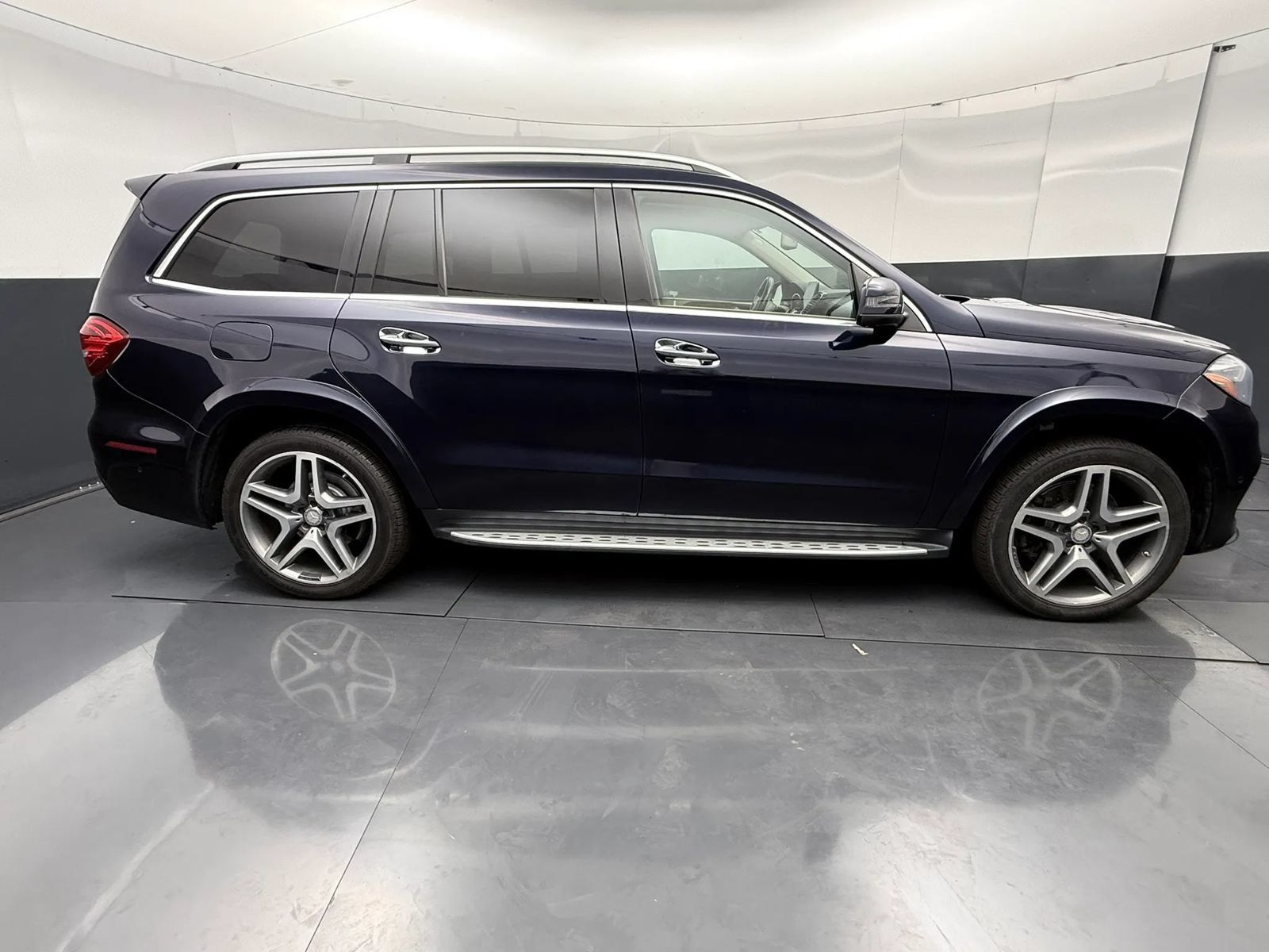 Used 2017 Mercedes-Benz GLS 550 4MATIC w/ Driver Assistance Package image 8