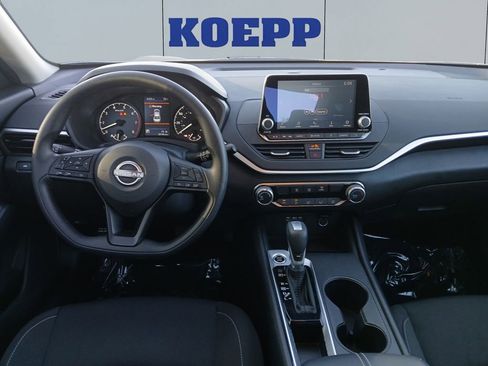 Used 2025 Nissan Altima 2.5 S FWD image 12