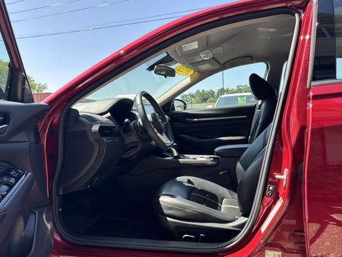 Used 2023 Nissan Altima 2.5 SR image 9