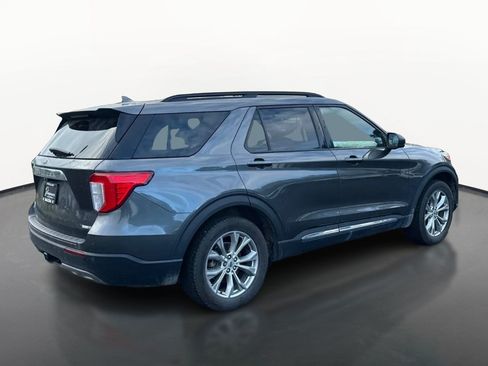 Used 2020 Ford Explorer XLT w/ Equipment Group 202A AWD/4WD image 3