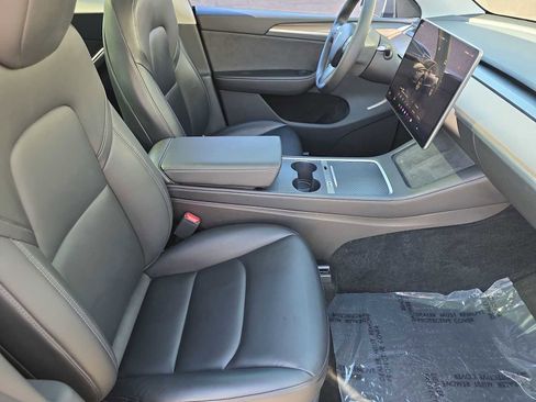 Used 2023 Tesla Model Y Long Range image 14