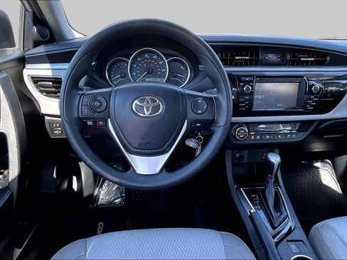 Used 2016 Toyota Corolla LE FWD image 5