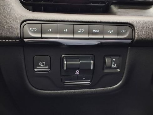 Used 2023 Cadillac Escalade ESV Premium Luxury w/ LPO, Radiant Package AWD/4WD image 16