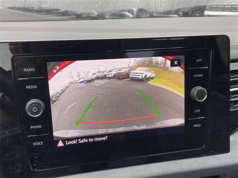 Used 2025 Volkswagen Jetta SE image 24