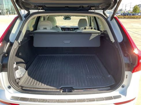 Used 2023 Volvo XC60 B5 Ultimate w/ Climate Package image 10