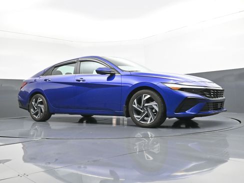 Used 2024 Hyundai Elantra SEL w/ Convenience Package image 22