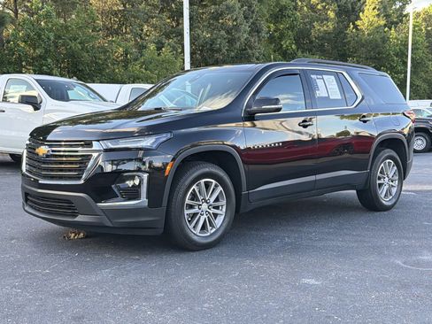 Used 2023 Chevrolet Traverse LT FWD image 7