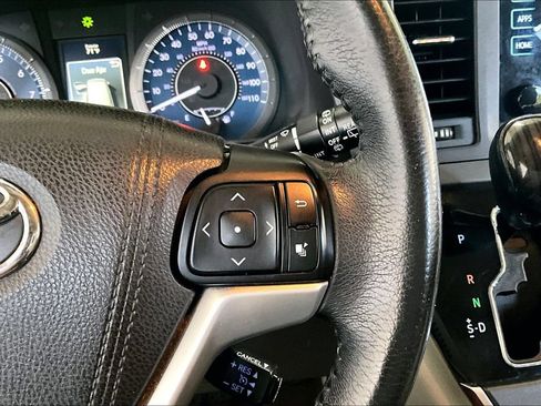 Used 2017 Toyota Sienna XLE w/ XLE Navigation Package FWD image 12