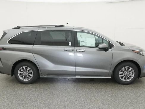 New 2026 Toyota Sienna XLE FWD image 11